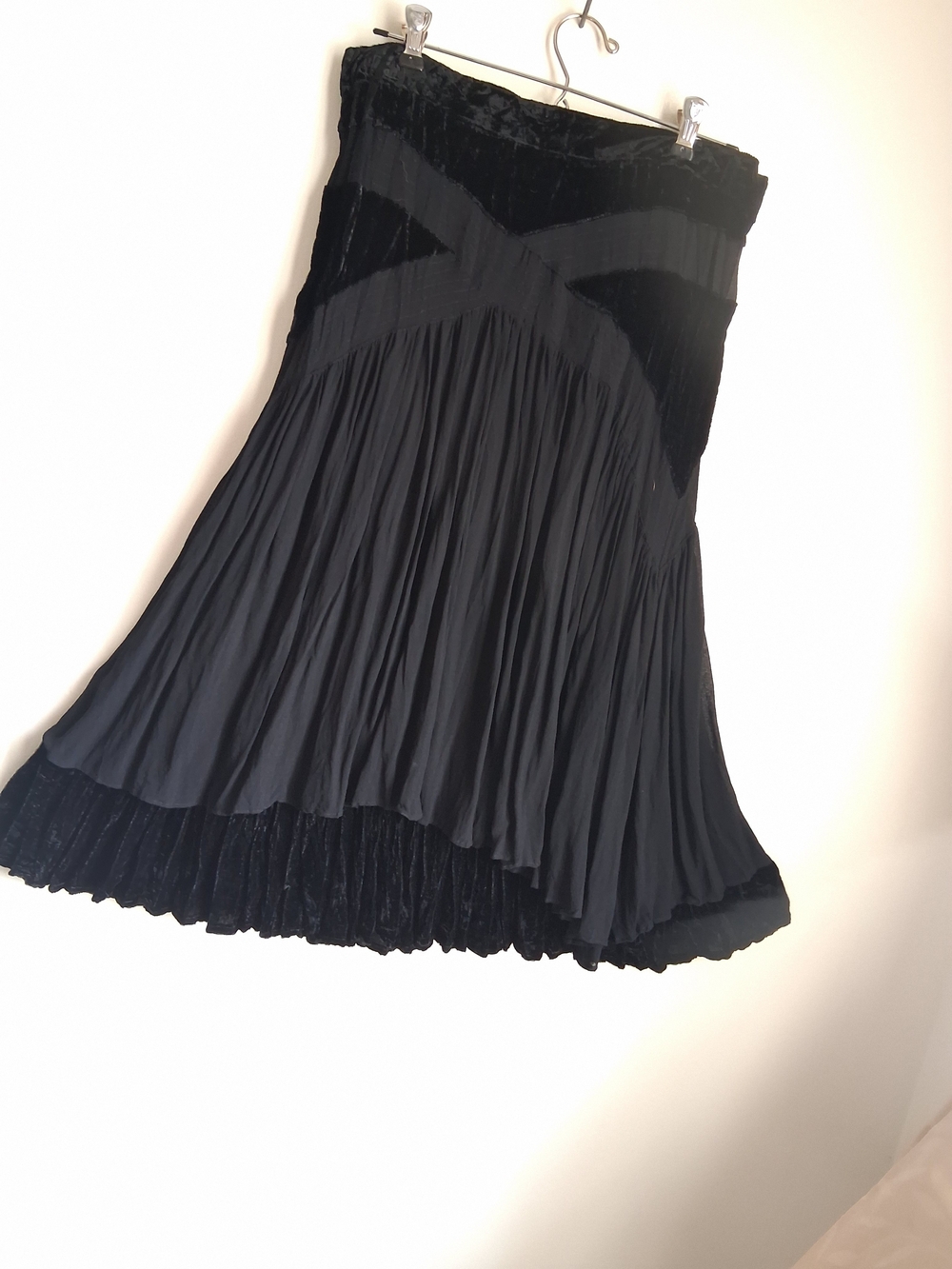 Alberto Makali Black Bandage Drop Waist Pleated Midi Skirt - Size 6 - Picture 3 of 7